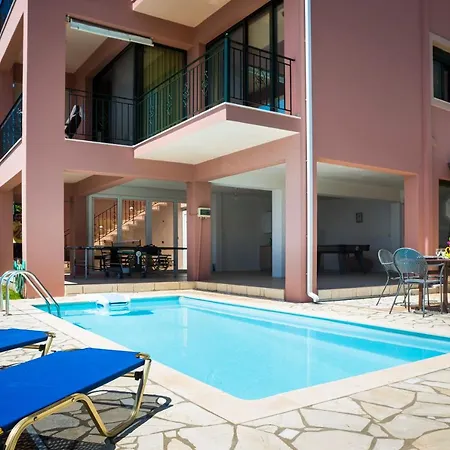 Natasha Villa Ratzaklíon