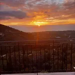 Natasha Villa Ratzaklíon